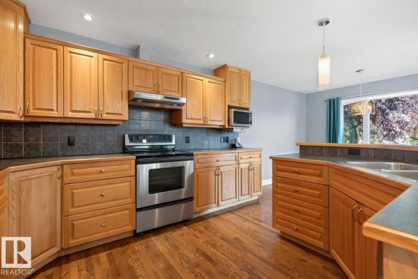 Primary Bedroom - 18 Cascade Cr, Sherwood Park, AB T8H2S7 Photo 5