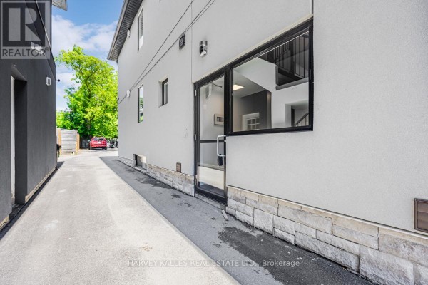 18 Cavell Avenue, Toronto, ON M8V1P2 Photo 2
