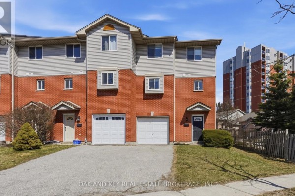 Townhouse exterior with garage, brick and siding, bay windows - 18 Chapman Court London North