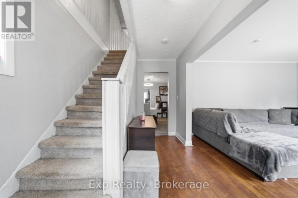 Bedroom - 18 Charlotte Street, Belleville, ON K8P1E2 Photo 5