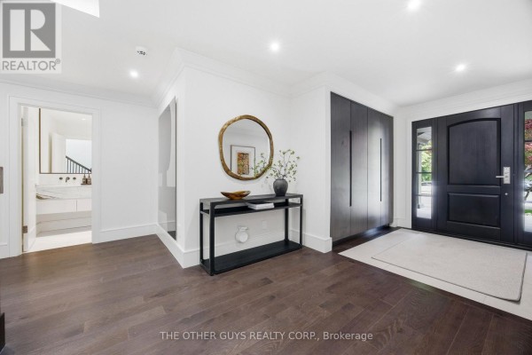 Kitchen - 18 Chipstead Road, Toronto, ON M3B3E6 Photo 3