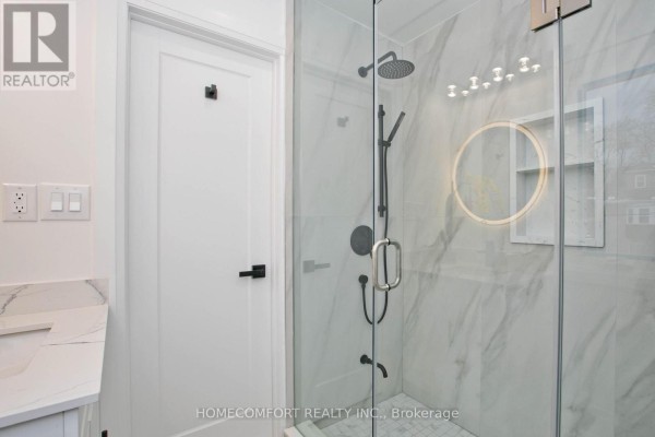 Primary Bedroom - 18 Connaught Avenue, Toronto, ON M4L2V9 Photo 4