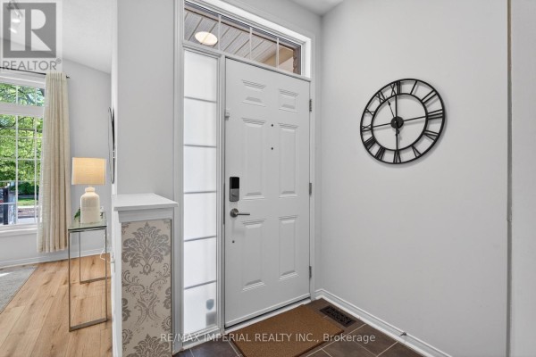 Family room - 18 Davidoff Street, Markham, ON L6E1P6 Photo 3