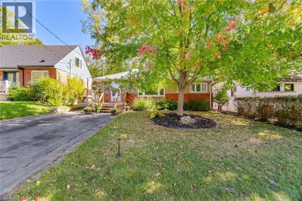 4pc Bathroom - 18 Delsey Street, Hamilton, ON L9H1S1 Photo 3