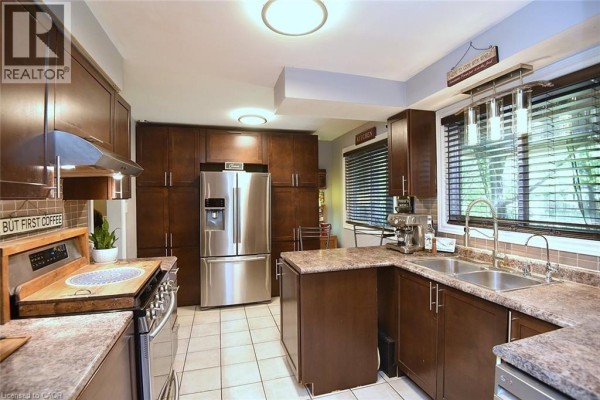 4pc Bathroom - 18 Dennis Avenue, Waterdown, ON L9H7G2 Photo 5