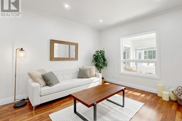 Living room - 18 Dentonia Park Avenue S, Toronto, ON M4C1W7 Photo 3