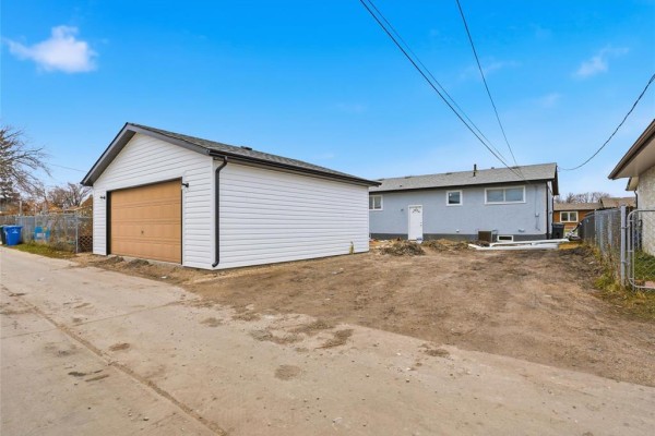 Bedroom - 18 Eckhardt Avenue, Winnipeg, MB R2R1L1 Photo 5