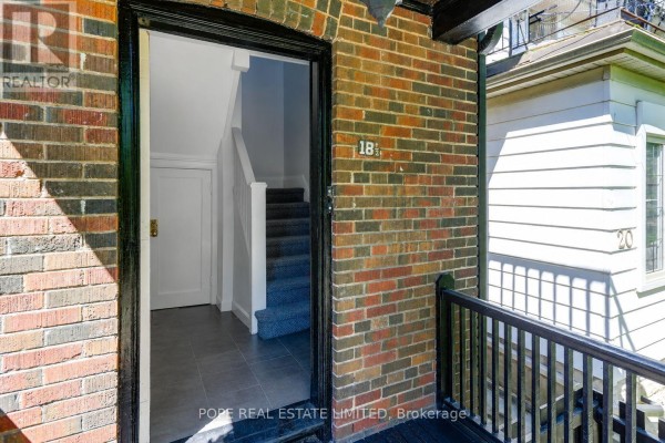 Kitchen - 18 Edgewood Avenue, Toronto, ON M4L3E6 Photo 5