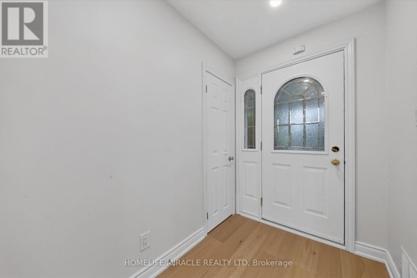 Dining room - 18 Elderfield Crescent, Toronto, ON M9C3K7 Photo 5
