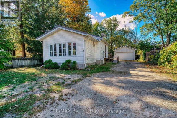 Sunroom - 18 Elm Drive, Wasaga Beach, ON L9Z2L3 Photo 4