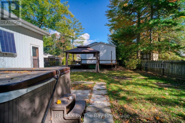 18 Elm Drive, Wasaga Beach, ON L9Z2L3 Photo 5