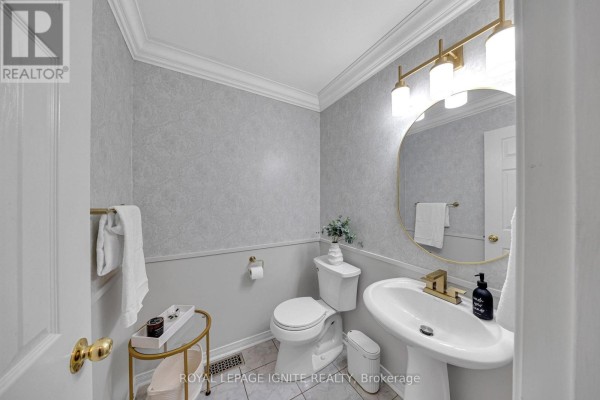 Family room - 18 Feint Drive, Ajax, ON L1T0E5 Photo 5