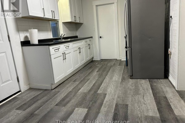 Family room - 18 Forks Road E, Welland, ON L3B5K1 Photo 2