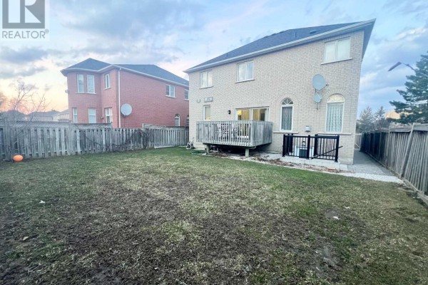 18 Fountain Court, Richmond Hill, ON L4S2K4 Photo 2
