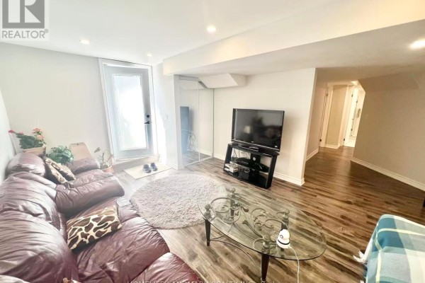 18 Fountain Court, Richmond Hill, ON L4S2K4 Photo 5