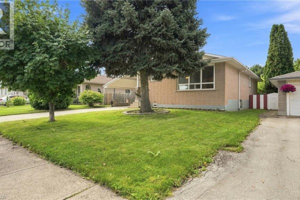 18 Glen Castle Drive, Stoney Creek, ON, photo 2