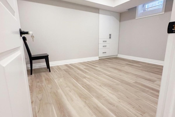 18 Halldorson Avenue, Aurora, ON L4G7Z2 Photo 5