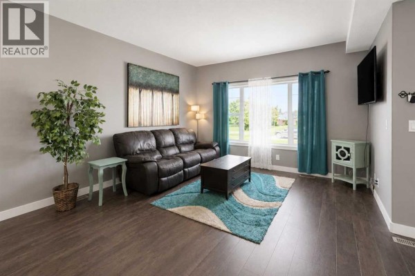 2pc Bathroom - 18 Hanson Green, Penhold, AB T0M1R0 Photo 4