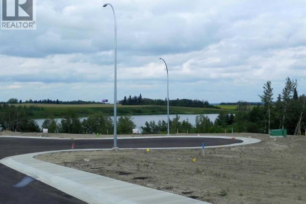 18 Henner's Place, Lacombe, AB T4L1Y9 Photo 2
