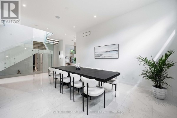 Kitchen - 18 Herne Hill, Toronto, ON M9A2X1 Photo 5