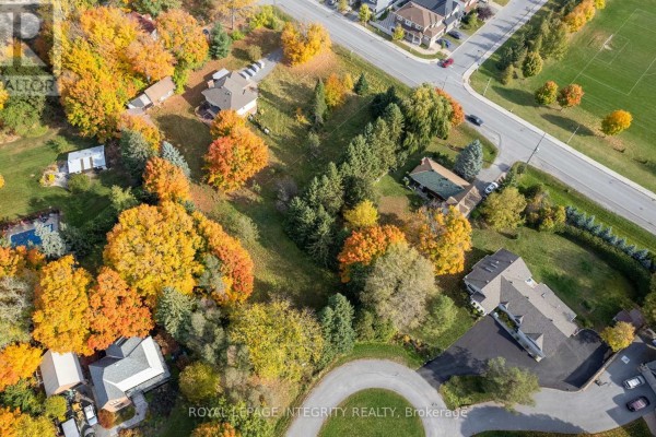 18 Howard Court, Ottawa, ON K2J3Z8 Photo 4
