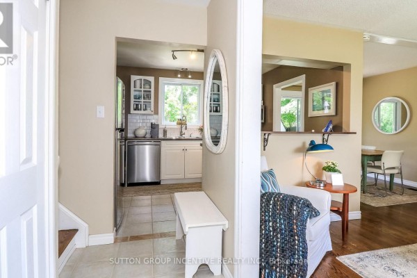 Kitchen - 18 Jill's Court, Barrie, ON L4M4L7 Photo 4