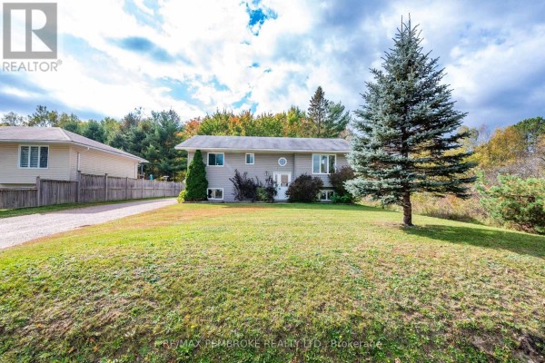 Kitchen - 18 Joseph Street, Laurentian Hills, ON K0J1J0 Photo 3