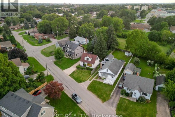 18 Jubilee Drive, St  Catharines, ON, photo 2