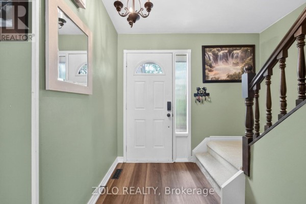 Living room - 18 Karen Court, Orangeville, ON L9W3S3 Photo 4