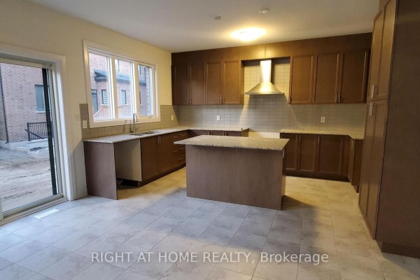 18 Kings Hill Drive, Brampton, ON L7A0B8 Photo 4