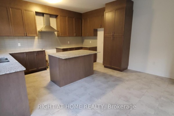 18 Kings Hill Drive, Brampton, ON L7A0B8 Photo 5