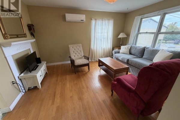 Living room - 18 Kinlock Road, Stratford, PE C1B1L8 Photo 3