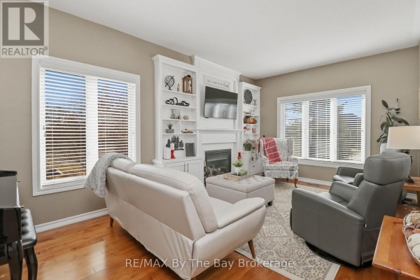 Bedroom - 18 Maple Drive, Wasaga Beach, ON L9Z0A7 Photo 4