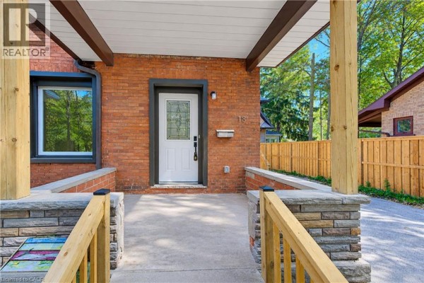 Mud room - 18 Miehm Place, Kitchener, ON N2H2K9 Photo 5