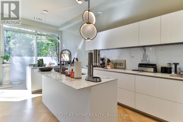 18 Mitchell Avenue, Toronto, ON, photo 2