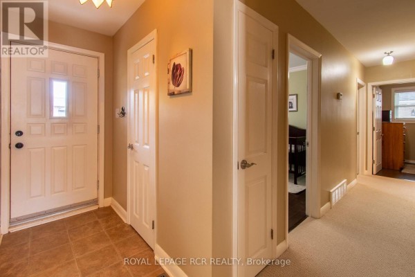 Dining room - 18 Oak Street, Barrie, ON L4M3V2 Photo 4
