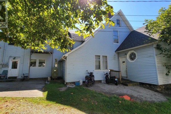 18 Parade Street, Yarmouth, NS B5A3A4 Photo 4
