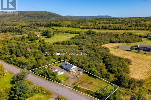 18 Parker Mountain Road, Granville Ferry