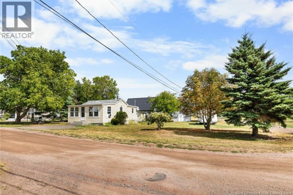 Kitchen - 18 Pelican Avenue, Grand Barachois, NB E4P7Z3 Photo 4