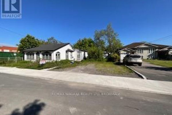 18 Phelps Street, St  Catharines, ON, photo 2