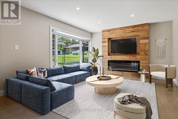 Living room - 18 Pleasant Avenue, Hamilton, ON L9H3S7 Photo 3
