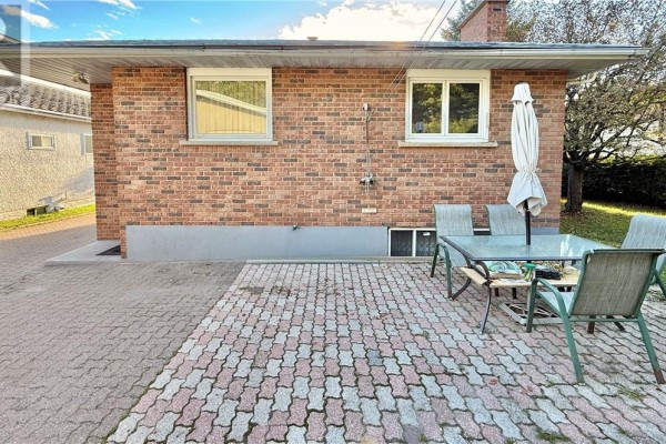 5pc Bathroom - 18 Quinn Street, Sudbury, ON P3C1A5 Photo 5