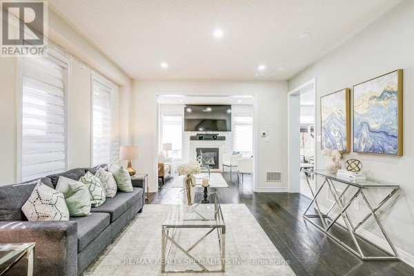 18 Rogers Trail, Bradford West Gwillimbury, ON L3Z0G4 Photo 4