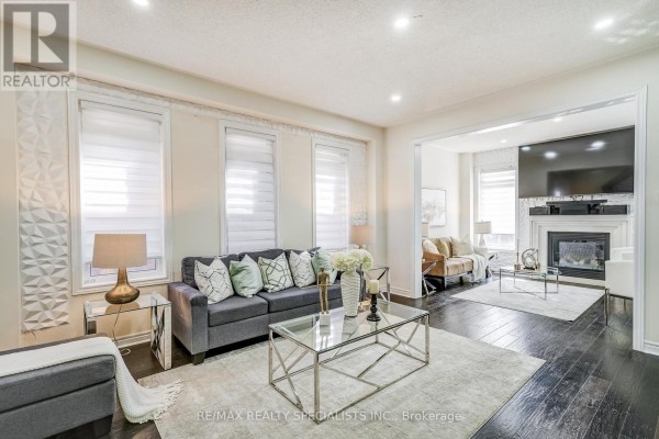 18 Rogers Trail, Bradford West Gwillimbury, ON L3Z0G4 Photo 5