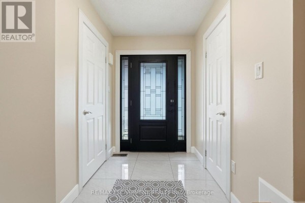 Primary Bedroom - 18 Sable Drive, Hamilton, ON L9K1K9 Photo 4