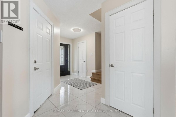 Bedroom - 18 Sable Drive, Hamilton, ON L9K1K9 Photo 5