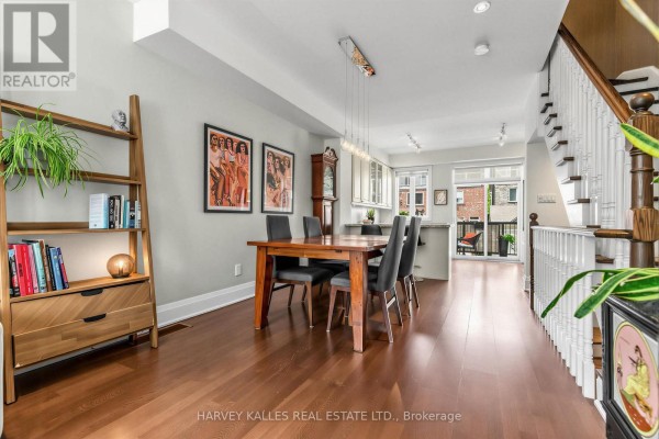 18 Sargent Lane, Toronto, ON, photo 2