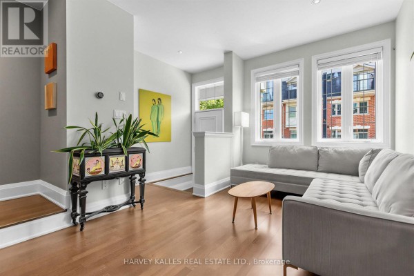 18 Sargent Lane, Toronto, ON, photo 3