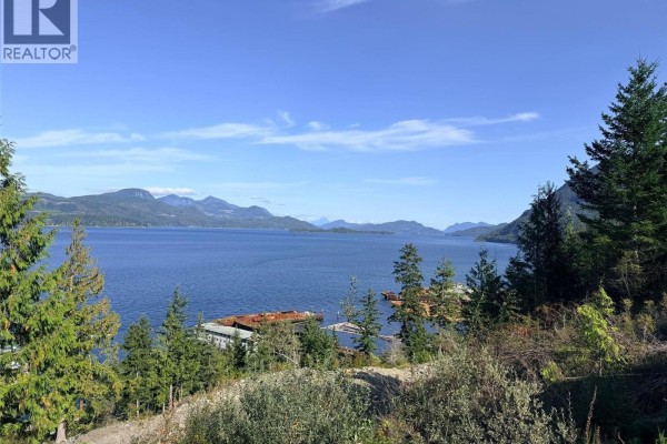 18 Sayward Rd, Sayward, BC V0P1R0 Photo 5