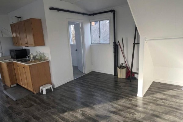 Loft - 18 Sheldon Avenue N, Kitchener, ON N2H2M2 Photo 2